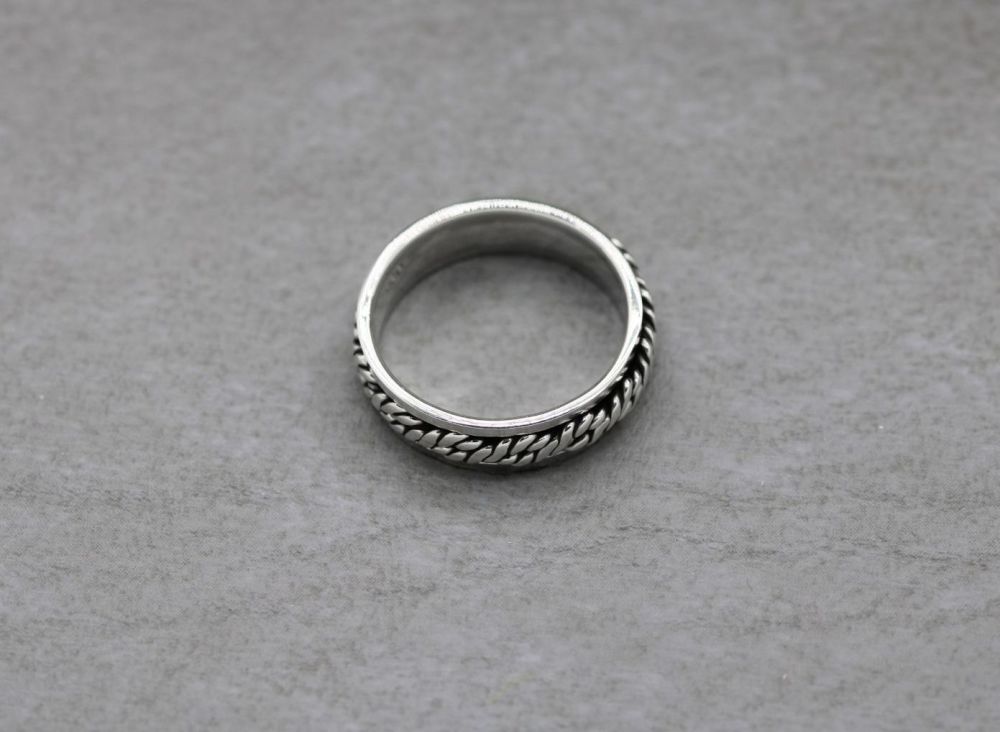 REFURBISHED Sterling silver spinner ring with a twisted rope centre (M)