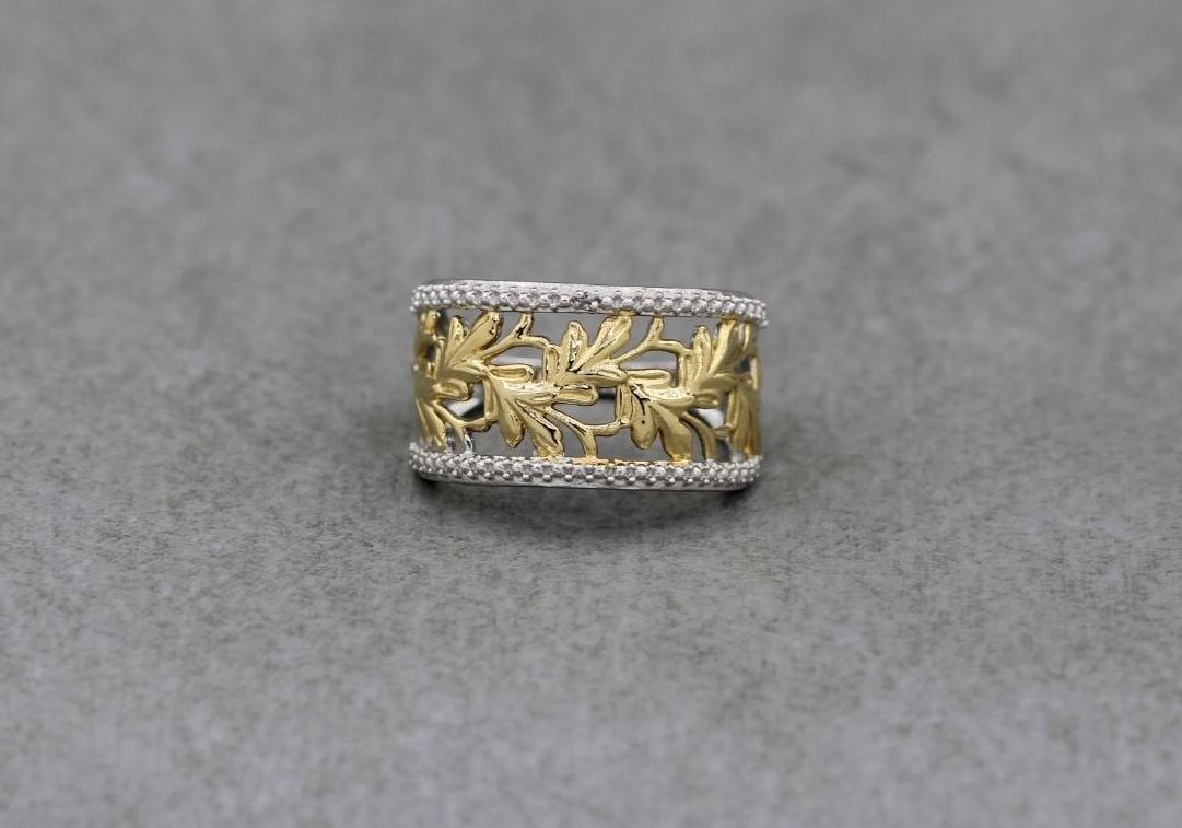 Fancy sterling silver ring with golden leaf detail