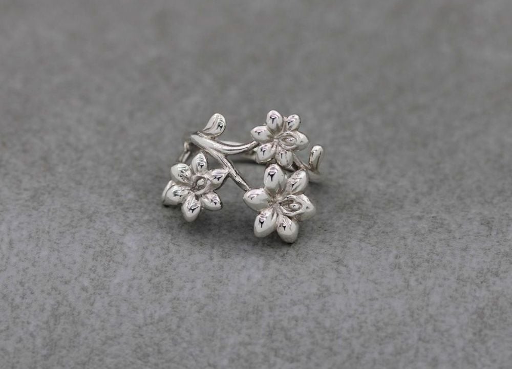Layered asymmetric sterling silver flower ring (O 1/2)