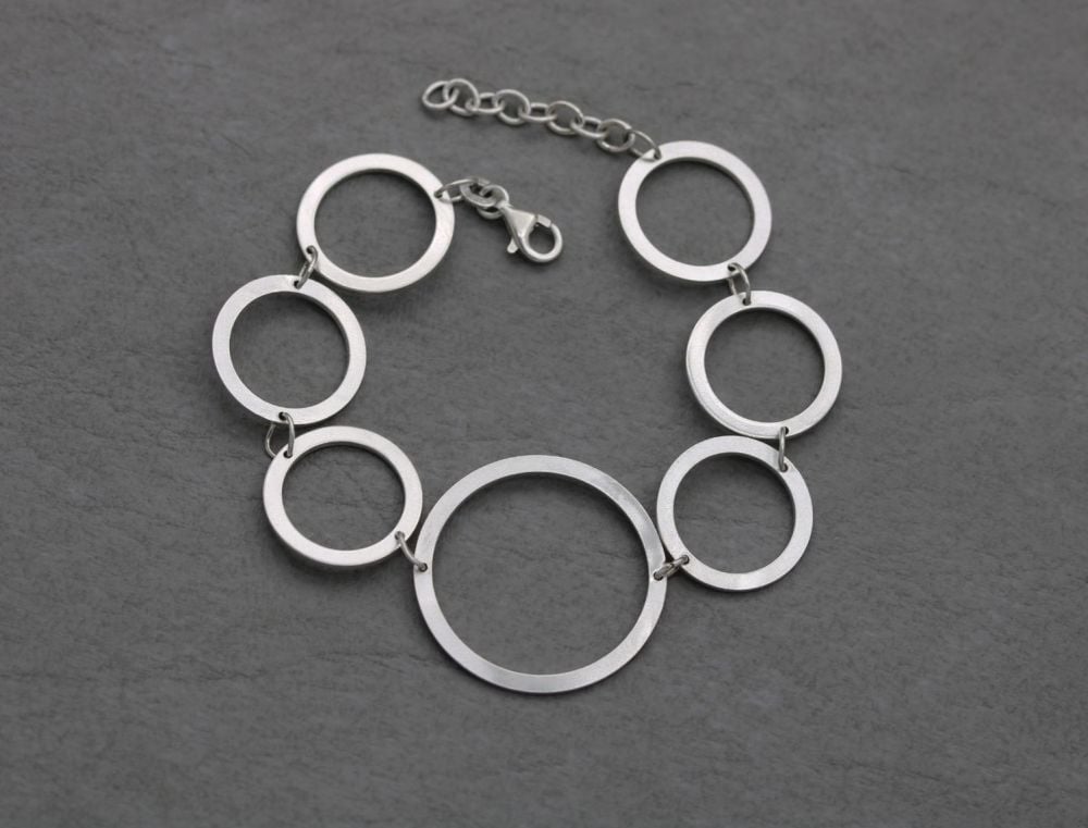 Wide graduated sterling silver open circles bracelet