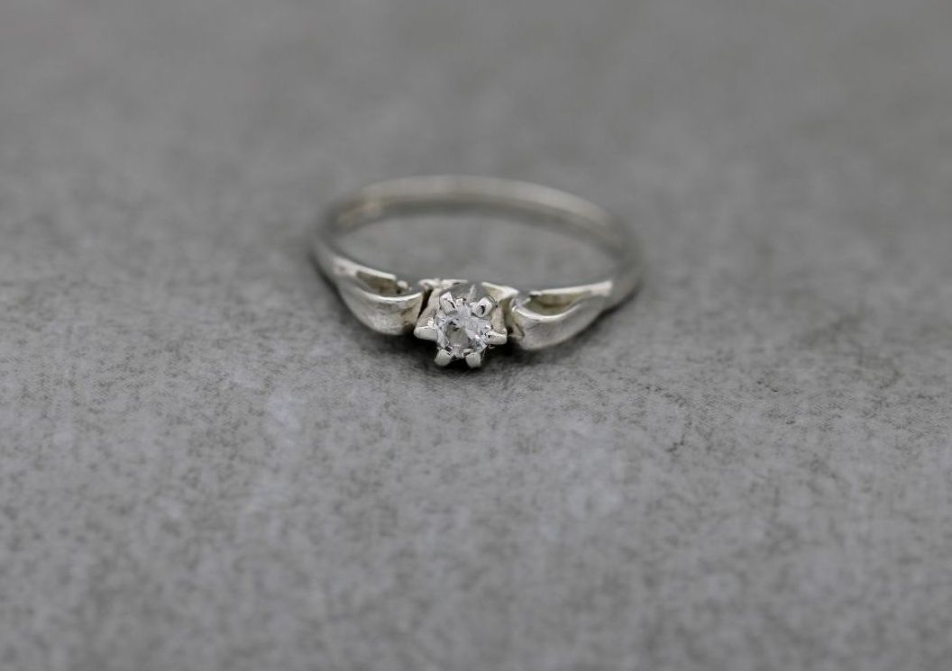 Vintage silver solitaire ring