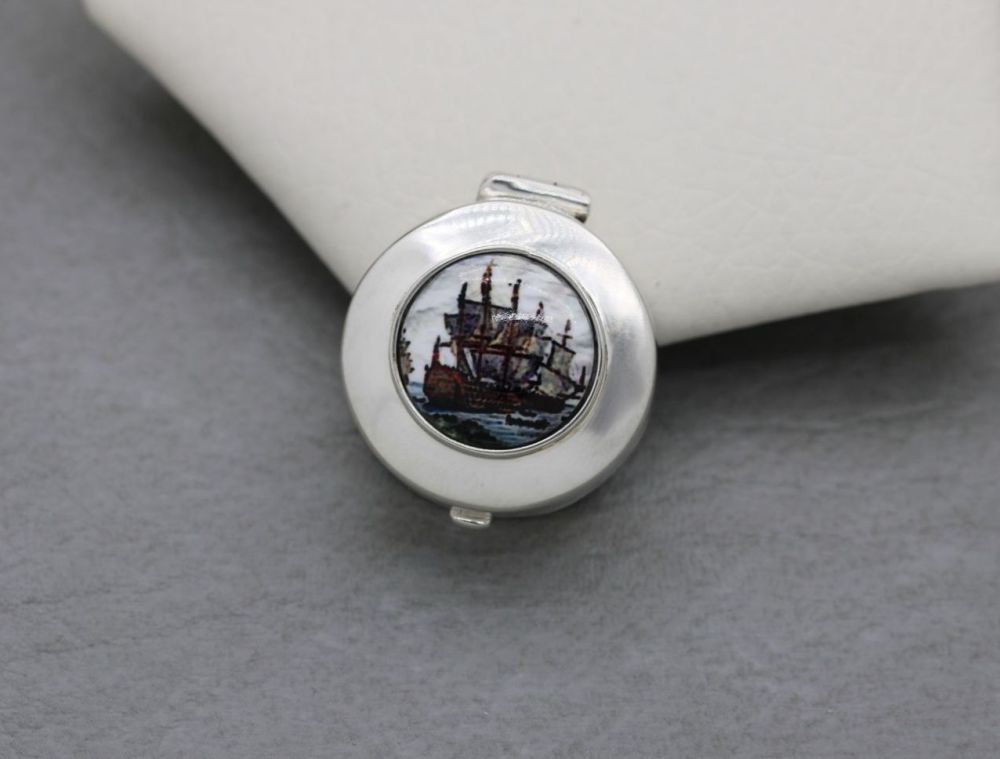 Small circular sterling silver pill pot with a ship