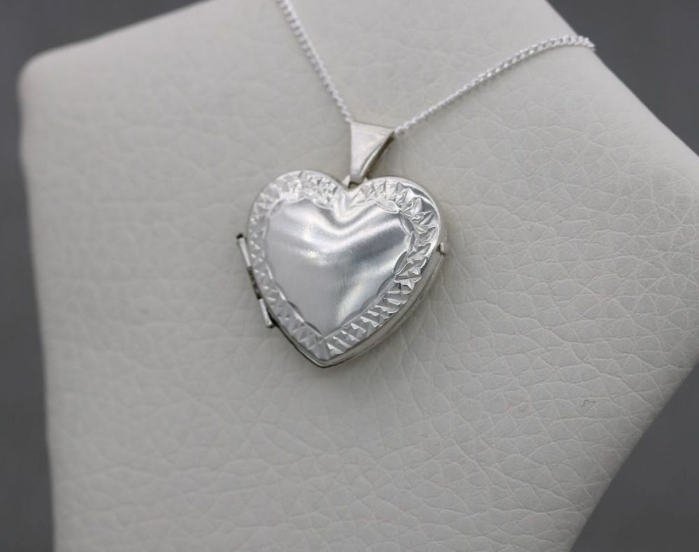 Sterling silver heart locket & chain