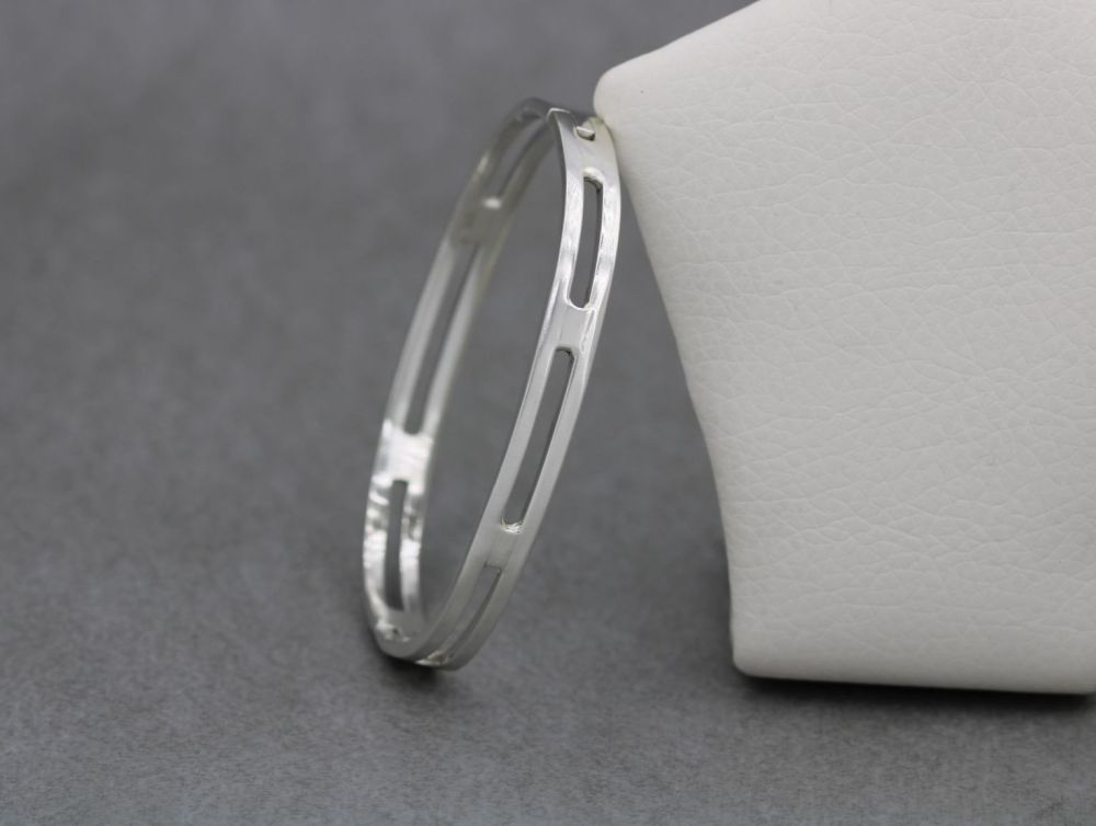 Handmade sterling silver bangle