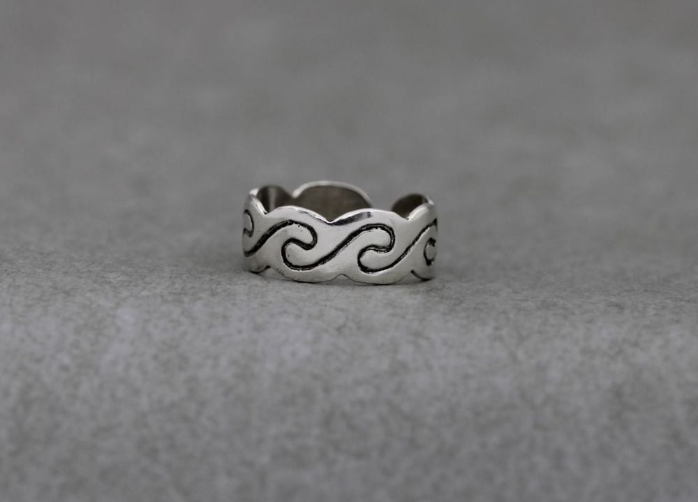 Adjustable sterling silver thumb ring with a wave design