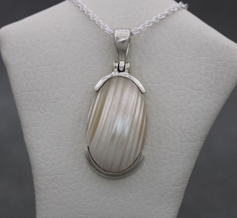 Unusual sterling silver & rippled mother of pearl necklace