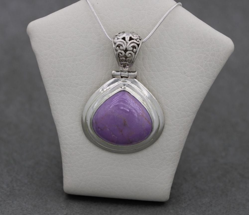 Chunky sterling silver & lilac stone necklace