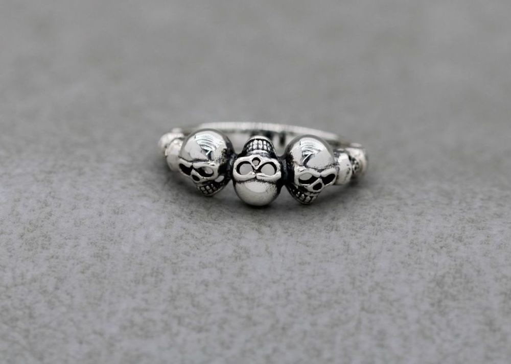 Quirky sterling silver skulls ring