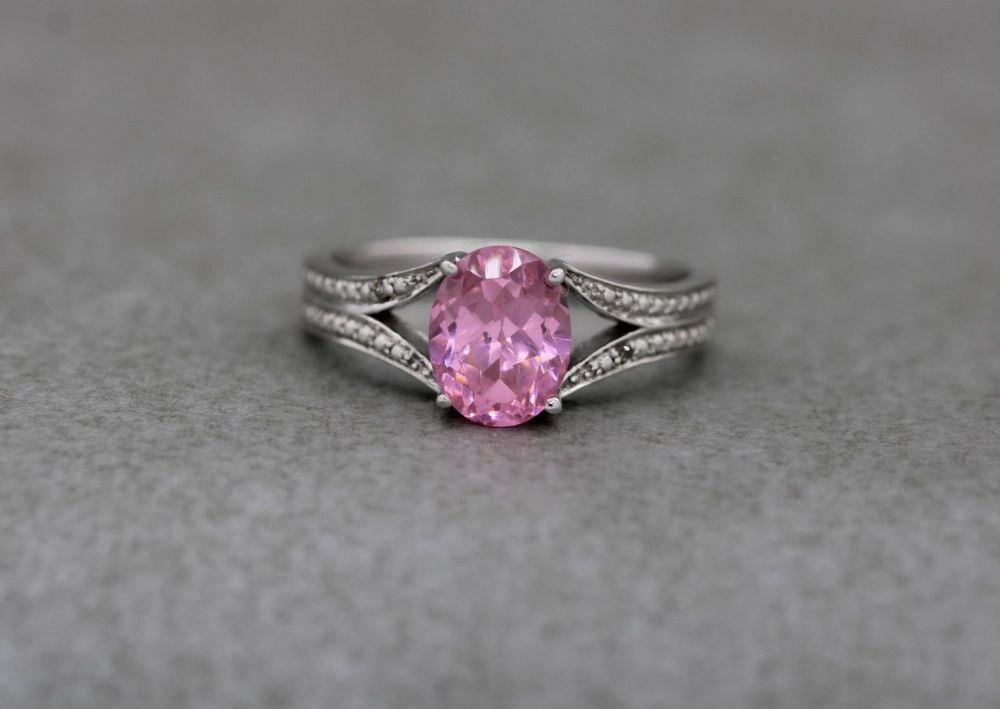 Sterling silver & faceted pink oval solitaire ring