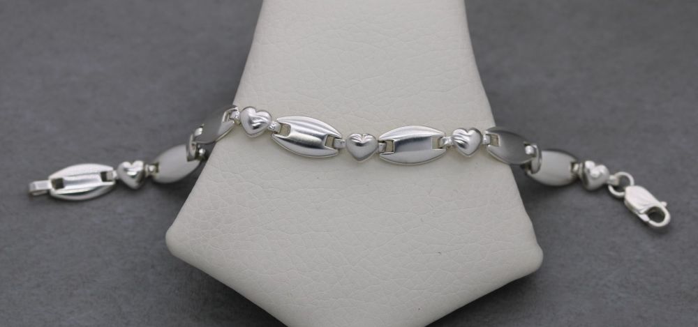 REFURBISHED Sterling silver bracelet with hearts & ovals