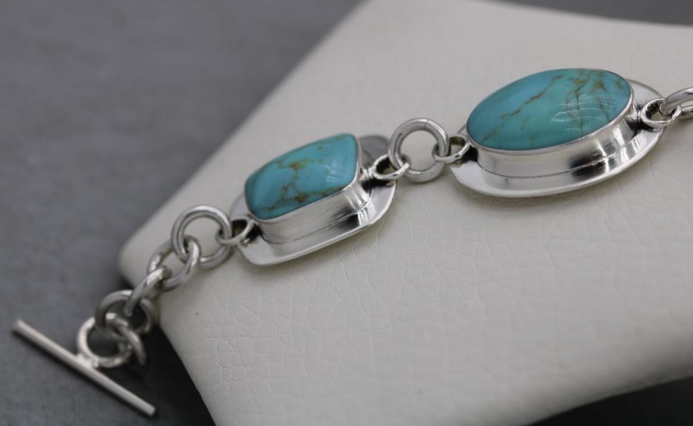 REFURBISHED Sterling silver & light blue howlite toggle bracelet