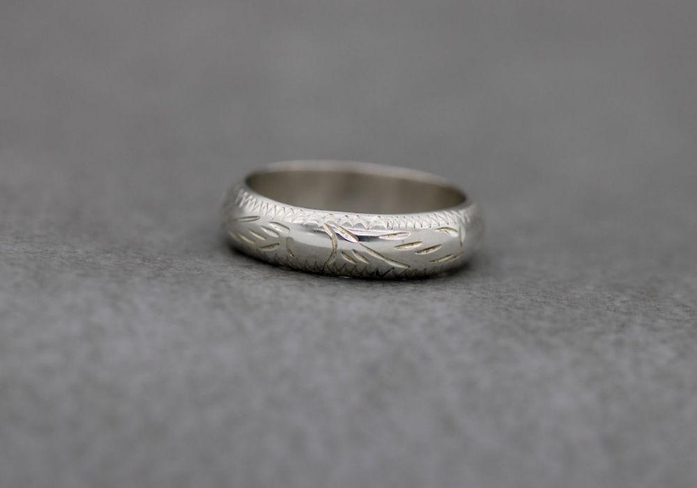 Sterling silver 'D' profile ring with chased engraved pattern (N)