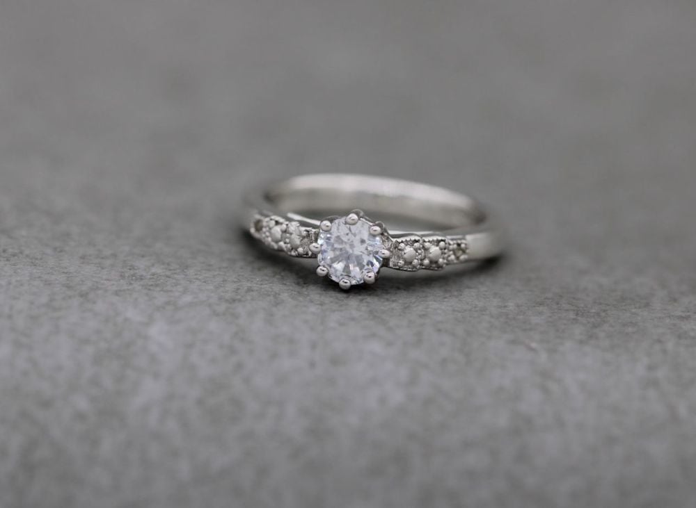 Sterling silver & clear stone solitaire ring