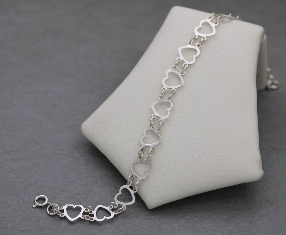 Vintage sterling silver hearts bracelet