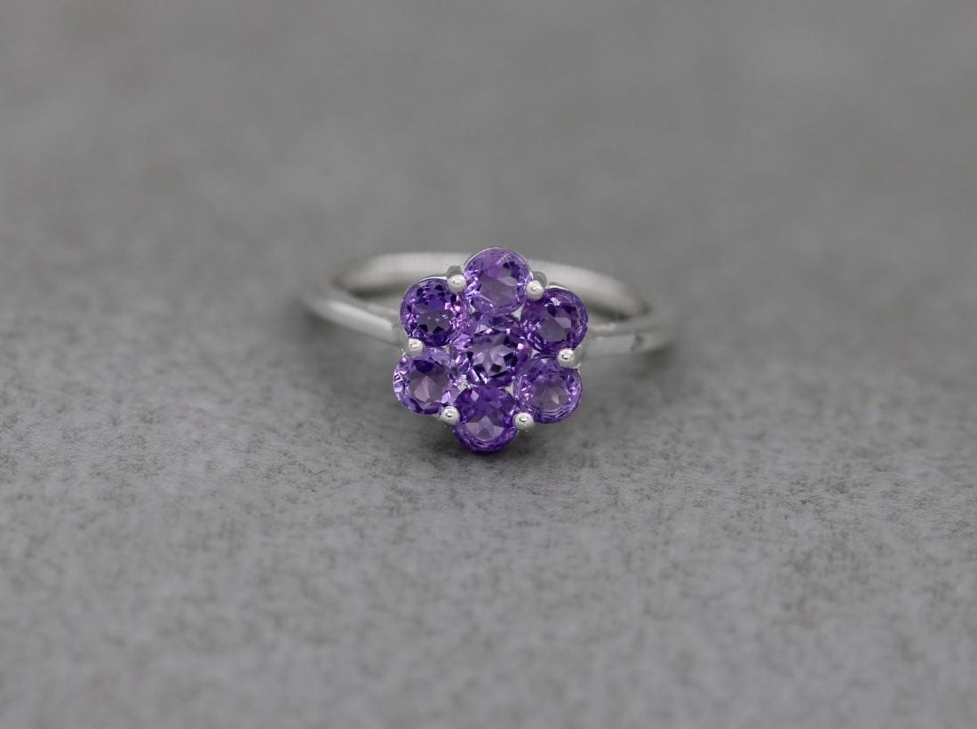 Sterling silver & amethyst cluster ring (O 1/2)
