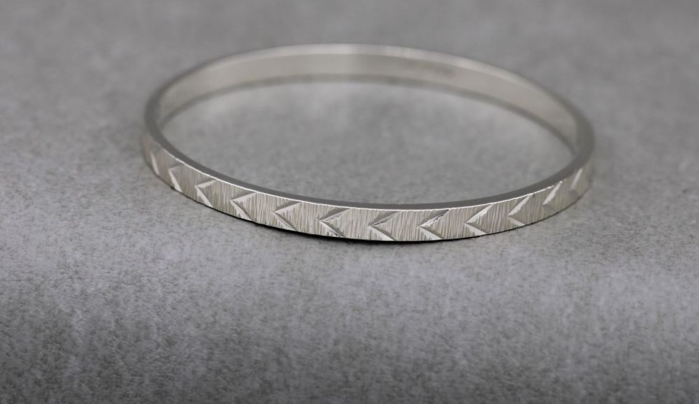 Heavy vintage solid sterling silver chevron textured bangle