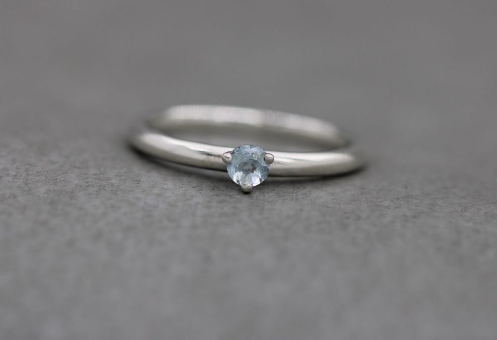 Sterling silver & blue faceted stone solitaire ring