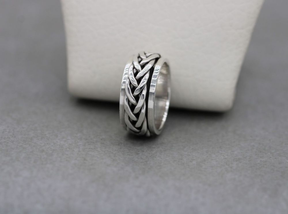 Sterling silver spinner ring with a woven centre band (K)