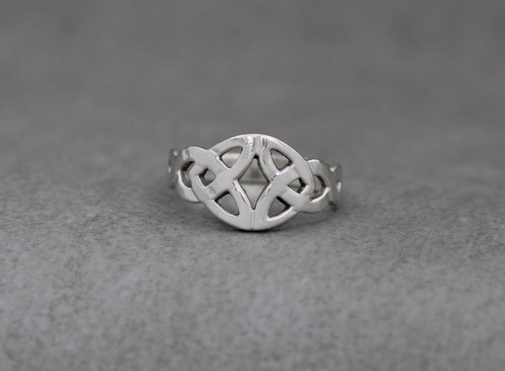 Sterling silver celtic knot ring