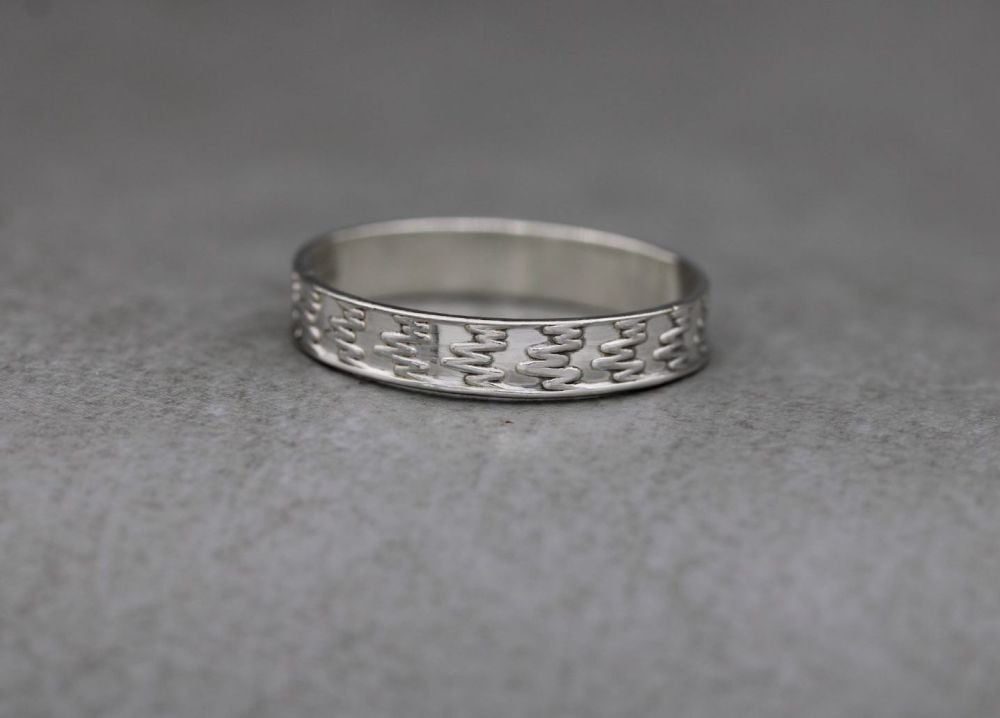 Sterling silver zig zag textured ring
