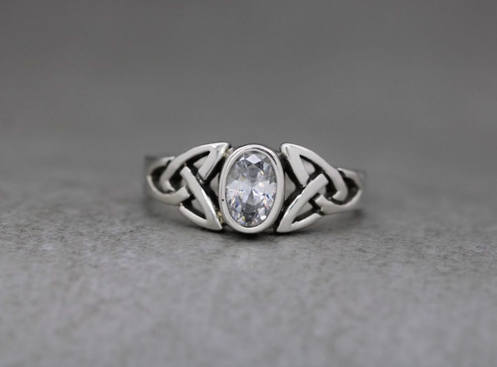 Sterling silver & faceted clear stone ring with celtic shoulders