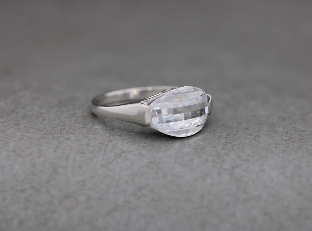 REFURBISHED Unusual sterling silver & clear faceted crystal ring (L)