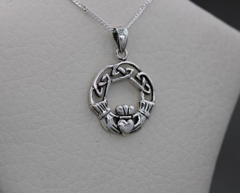 NEW Sterling silver celtic knot claddagh necklace