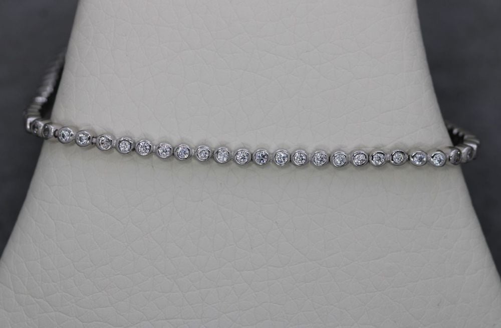 NEW Delicate sterling silver & clear stone tennis bracelet