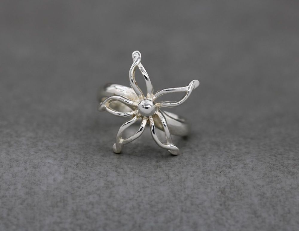 NEW Sterling silver flower ring (M)