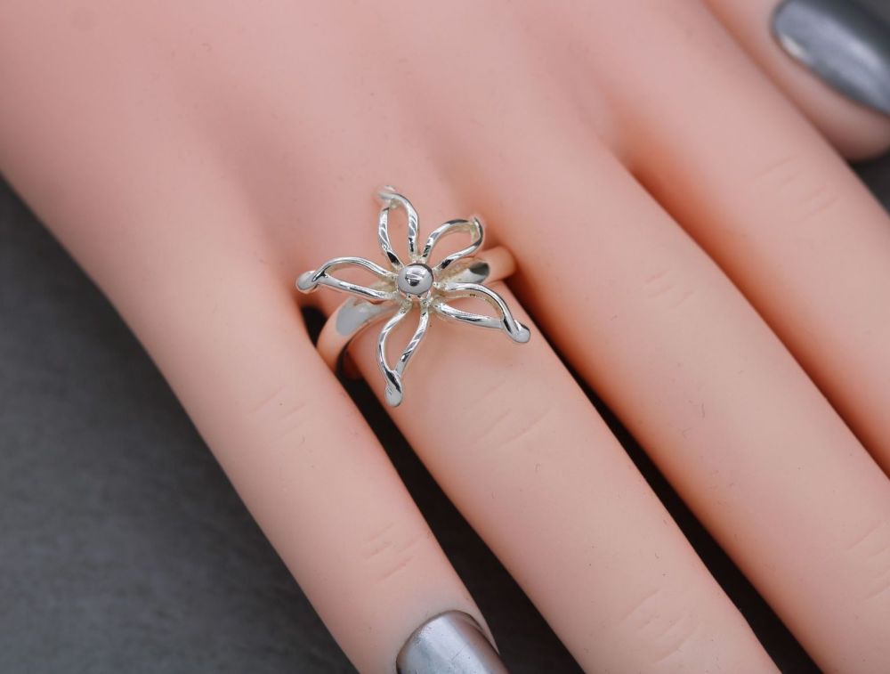 NEW Sterling silver flower ring (L 1/2)