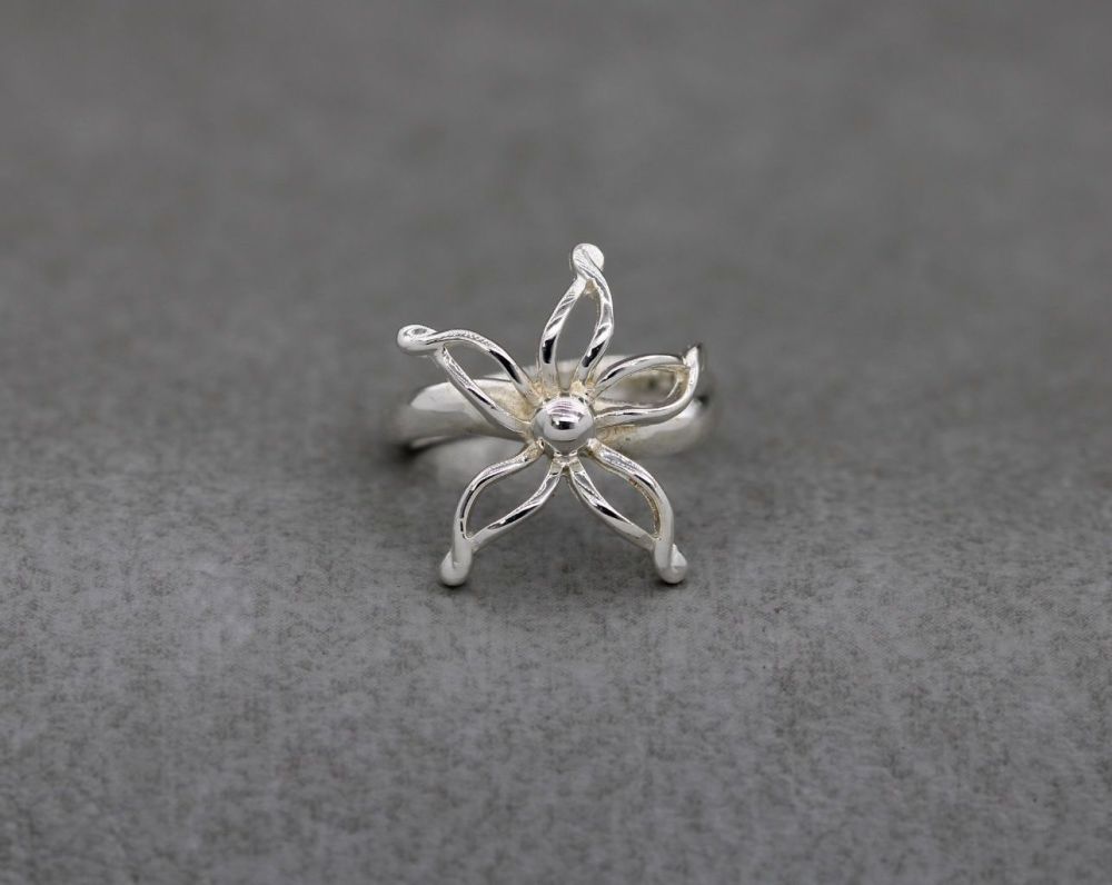 NEW Sterling silver flower ring (L 1/2)