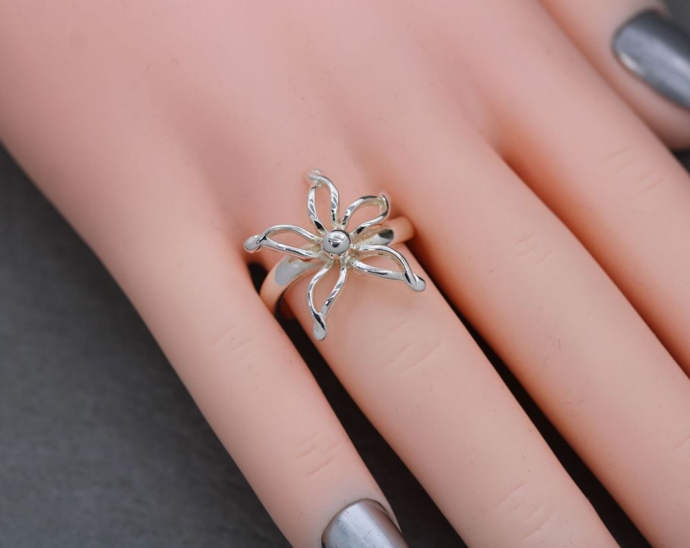 NEW Sterling silver flower ring (P 1/2)