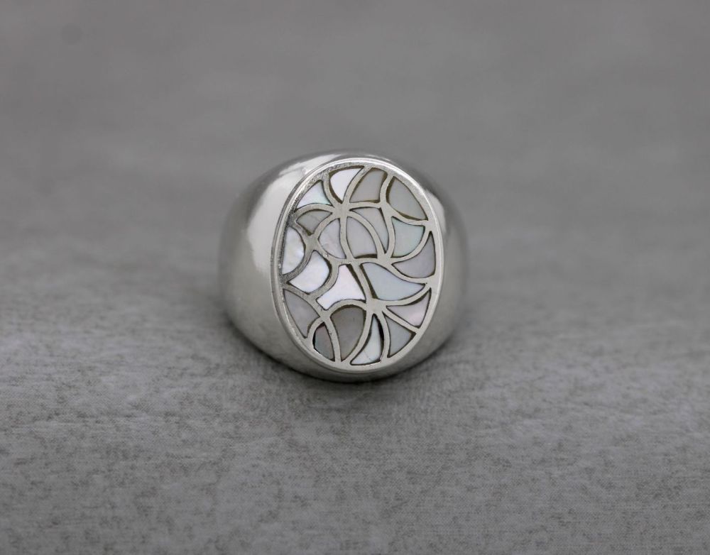 Sterling silver ring with mother of pearl inlay