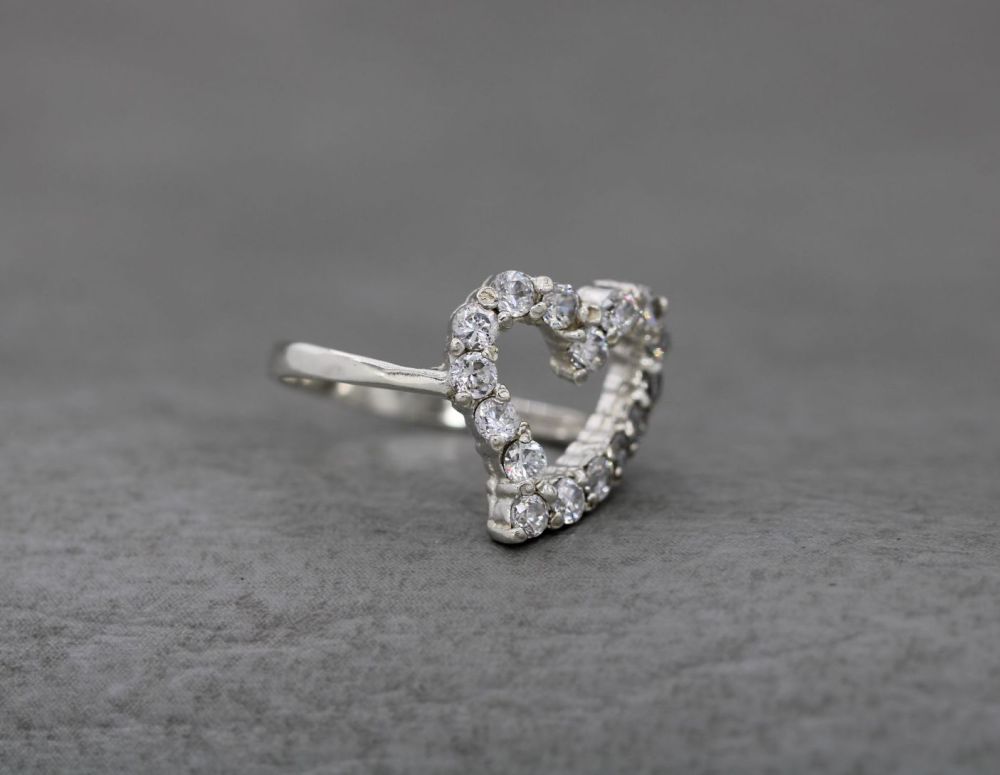 REFURBISHED Sterling silver & clear stone heart ring (J 1/2)