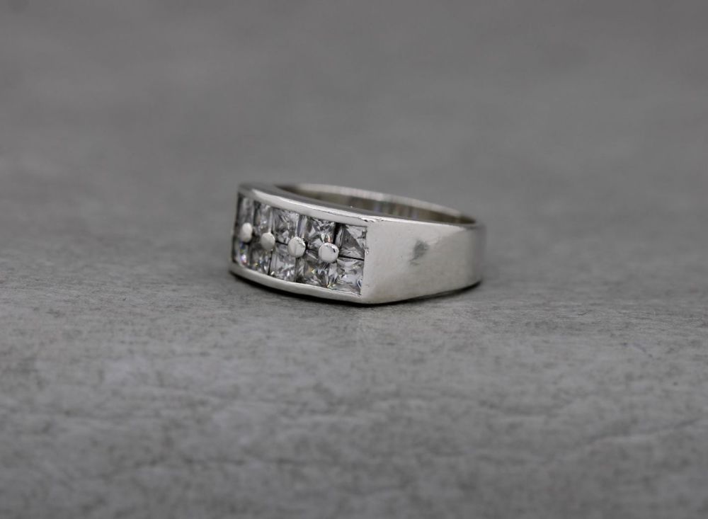 REFURBISHED Sterling silver ring with clear square stones (N)