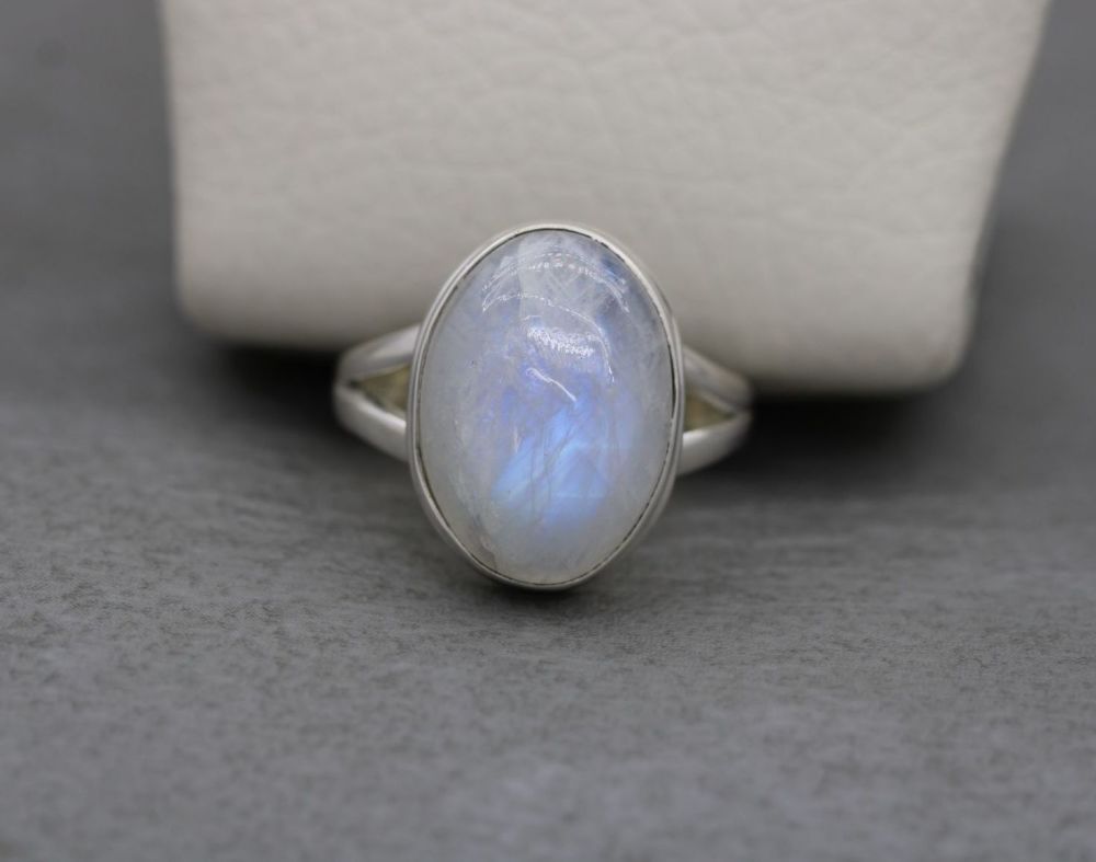 Sterling silver & moonstone ring