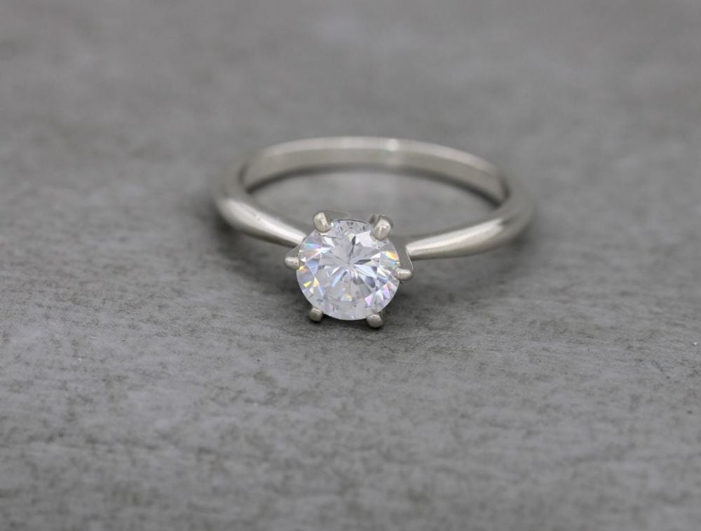 Sterling silver & clear stone solitaire ring