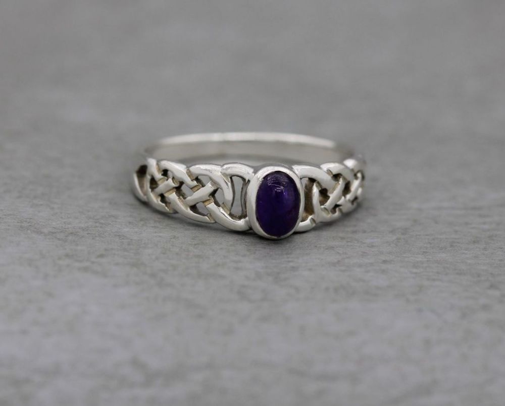 Sterling silver & amethyst ring with celtic knot shoulders