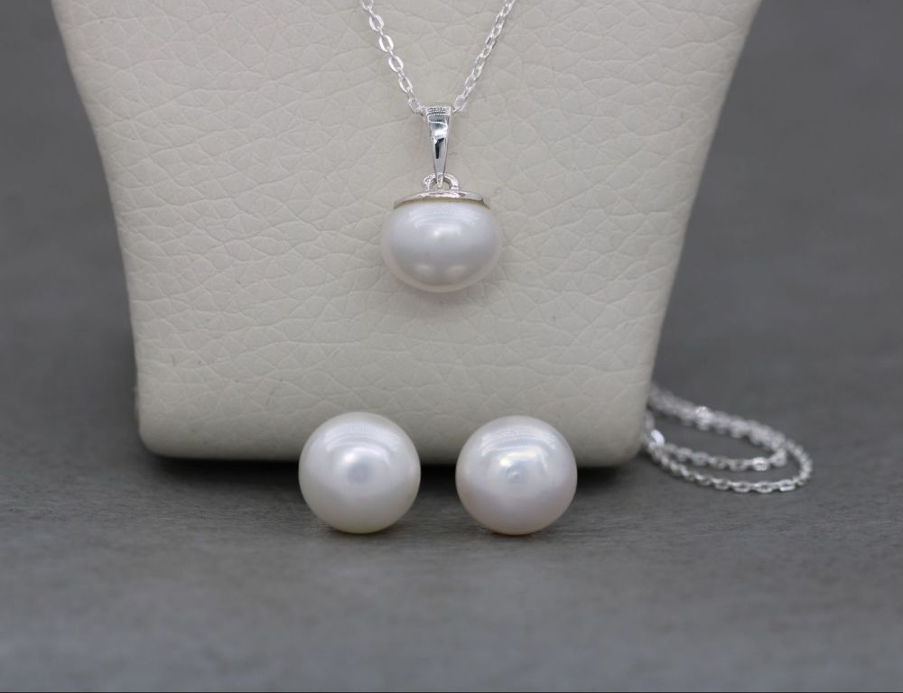 NEW Sterling silver & freshwater pearl necklace and earring set