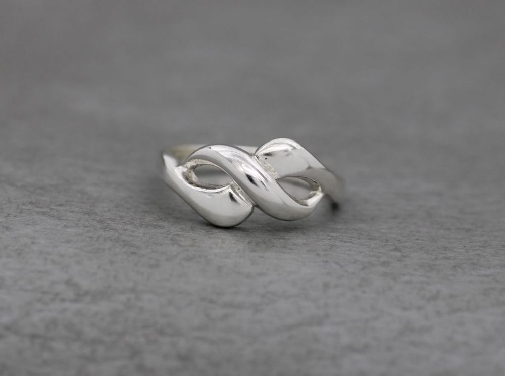 REFURBISHED Sterling silver 'kiss' ring (M 1/2)