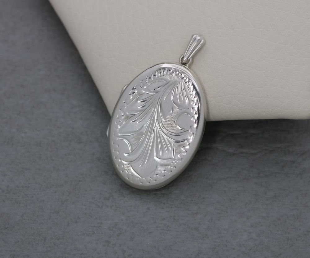 Vintage sterling silver engraved oval locket