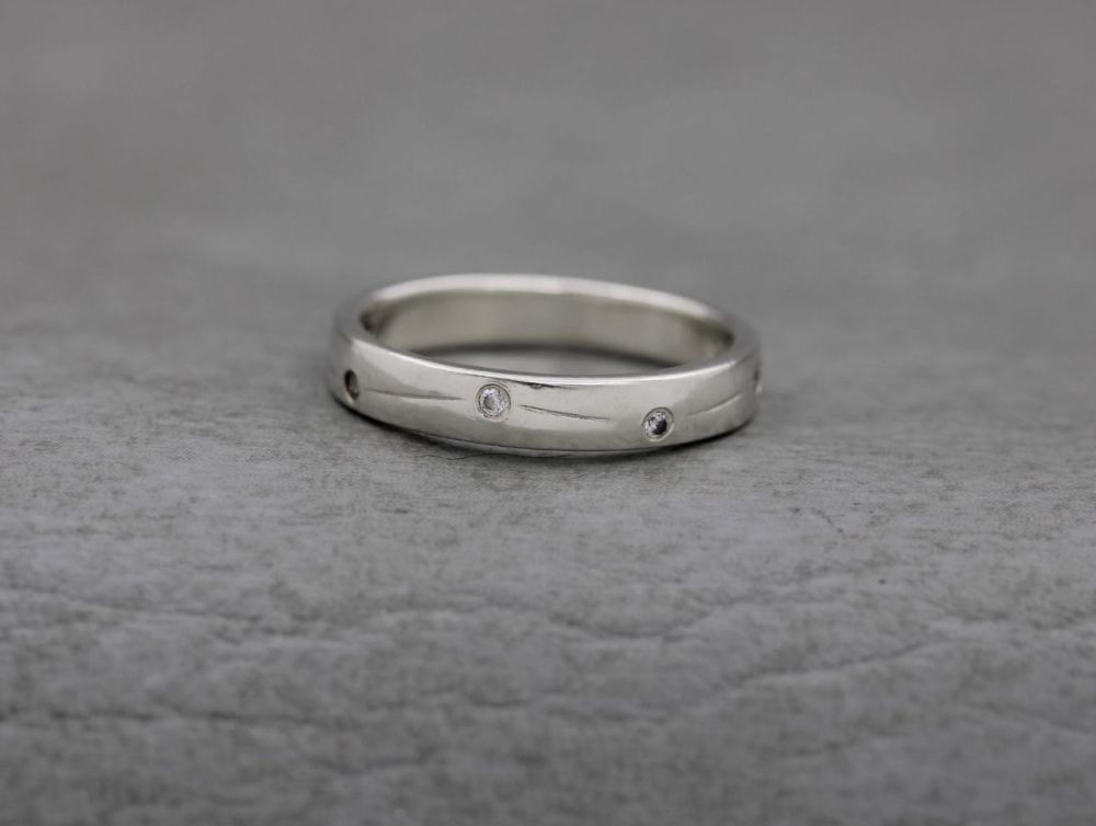 Sterling silver & tiny clear stone ring with wave detail