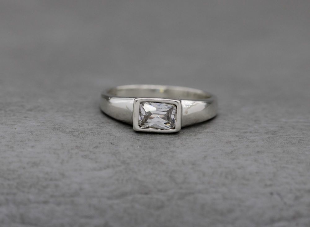 Sterling silver & rectangular clear stone solitaire ring with domed shoulde