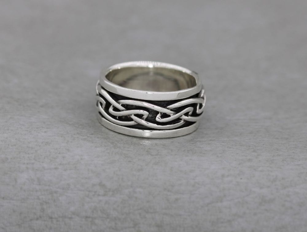 NEW Oxidised sterling silver celtic knot spinner ring (R)