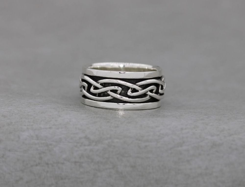 NEW Oxidised sterling silver celtic knot spinner ring (R)