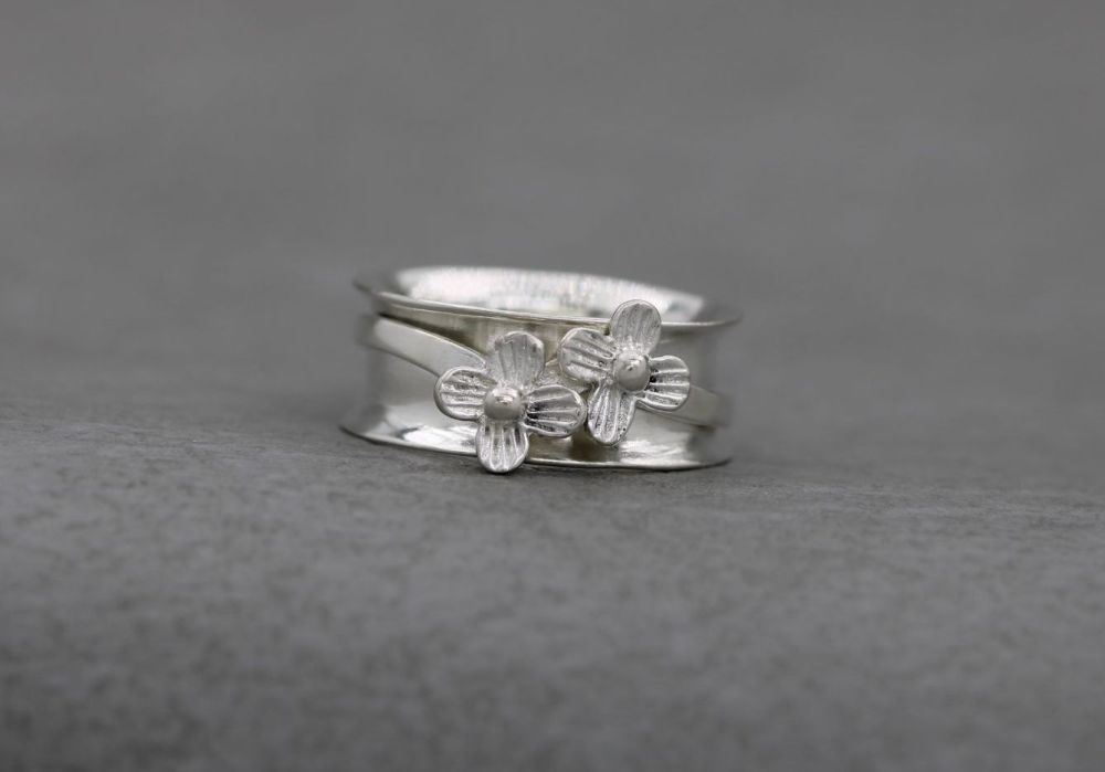 Handmade sterling silver flowers spinner ring