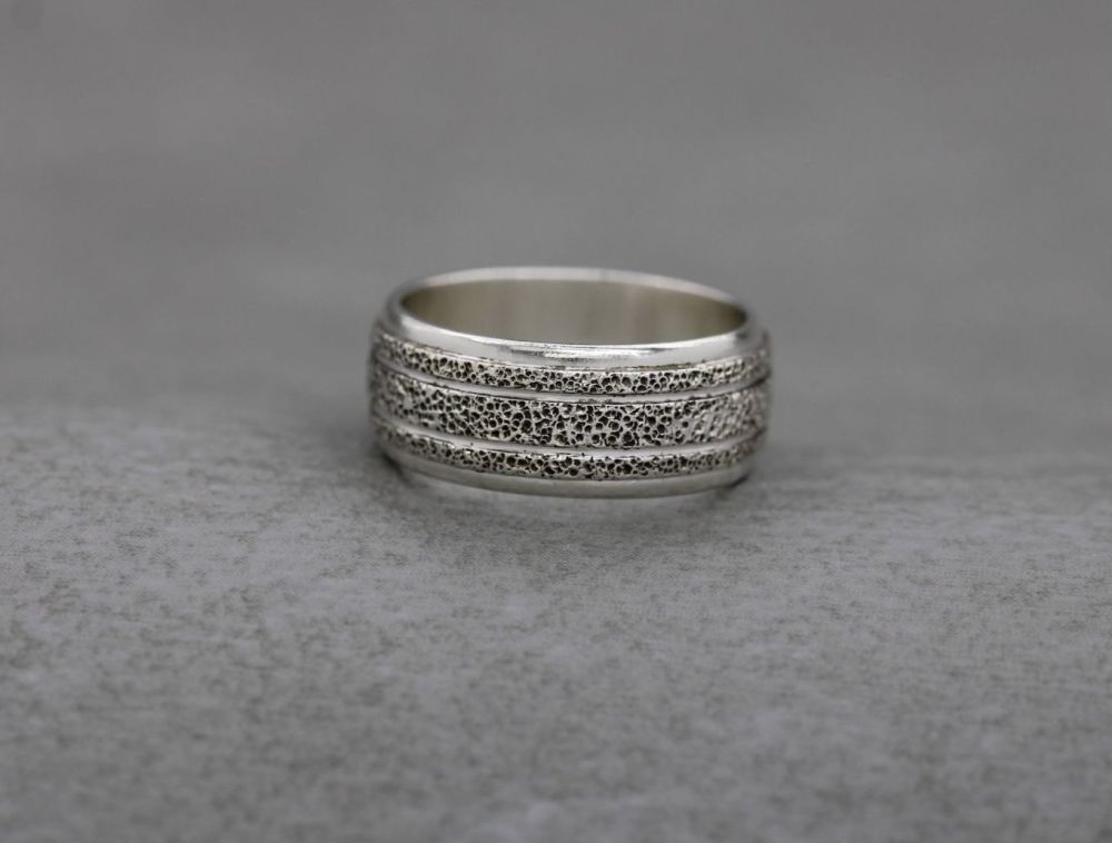 REFURBISHED Textured sterling silver band ring (O)