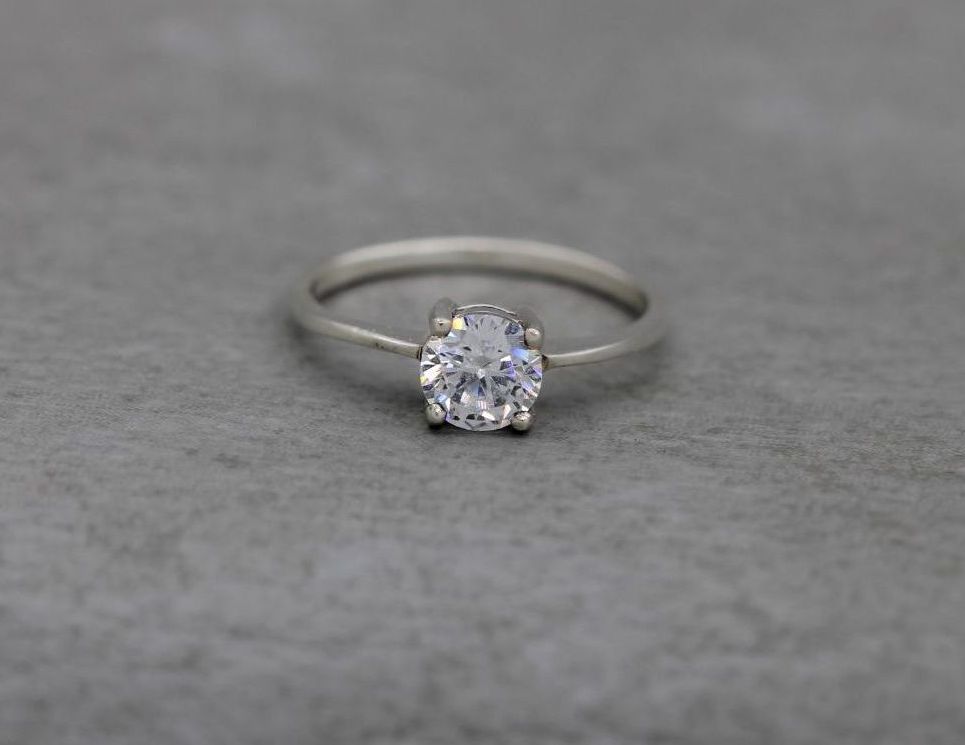 Sterling silver & clear stone solitaire ring