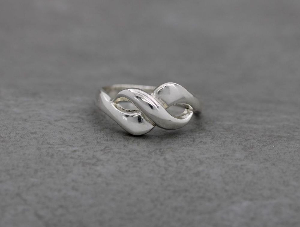 Sterling silver domed kiss ring