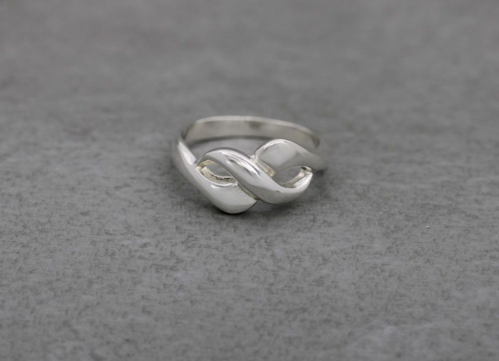 REFURBISHED Sterling silver kiss ring (M 1/2)
